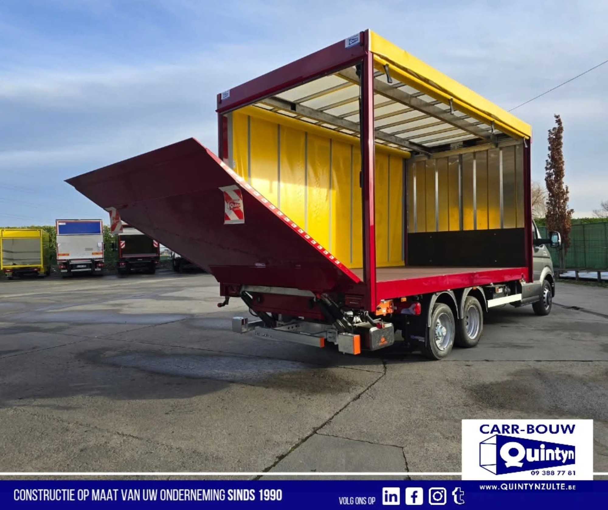 Sur les photos, vous pouvez voir le véhicule utilitaire MAN entièrement équipé d'un BE-COMBI 3500PLUS et d'une carrosserie à rideaux coulissants pour le négociant en boissons Schotte.