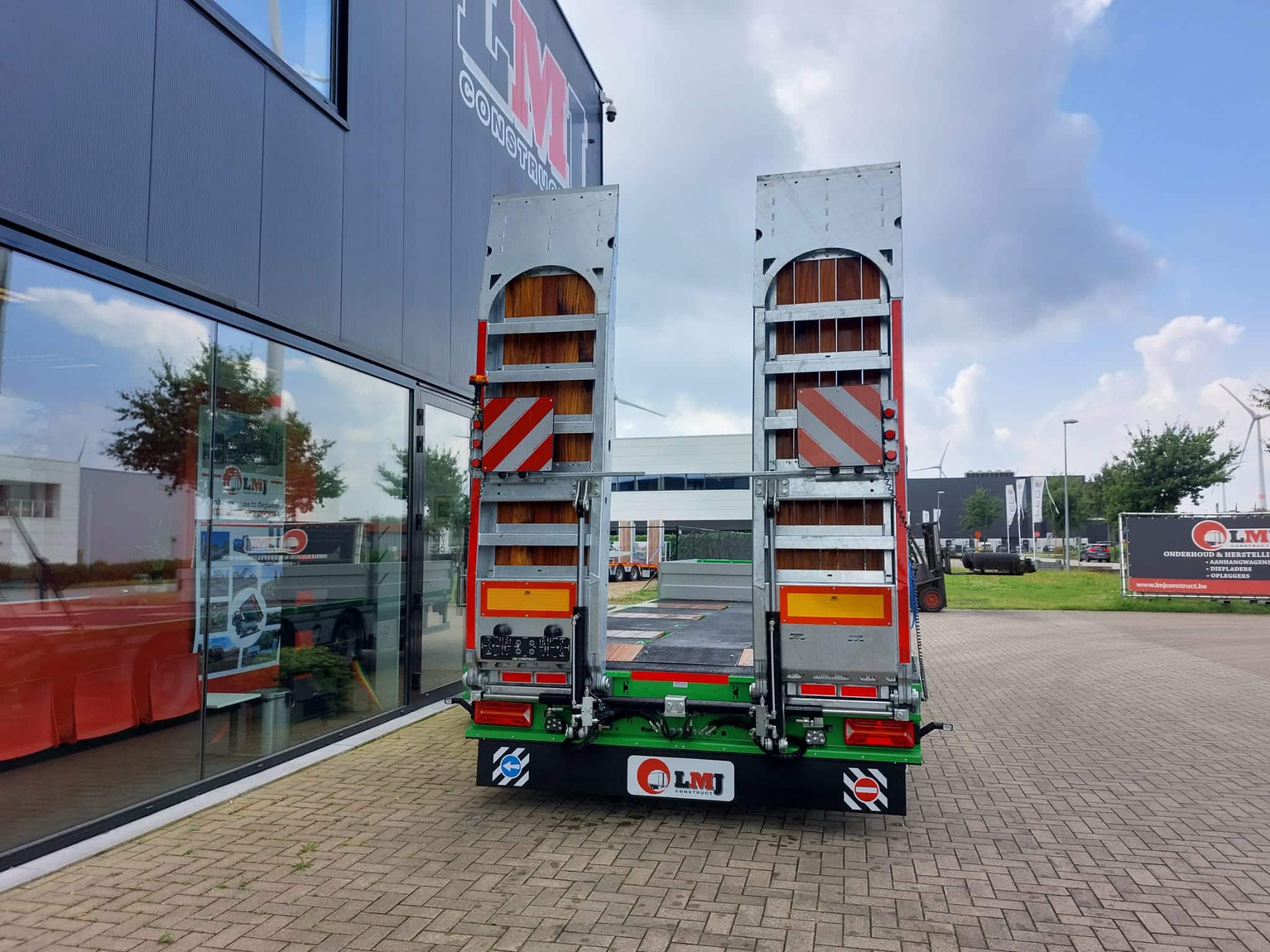 Emtech Dieplader Met Oprijrampen Voor Machines